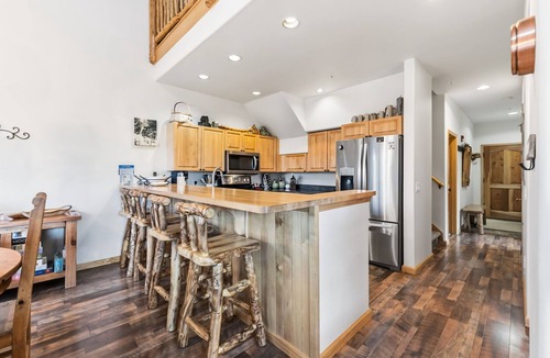 Warrior's Mark Condo | Close to downtown Breckenridge, vaulted ceilings, walk to mountain, hot tubs!