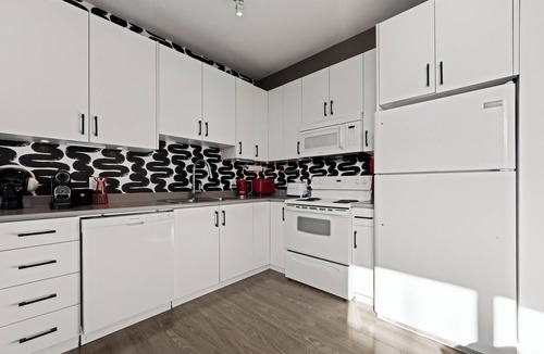 Squamish Apartment | Colourful Mountain Retreat