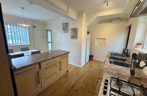 Kidlington House | Comfortable 3BR house-parking close to city centre