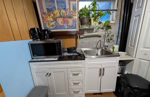 Peterborough House | Comfortable Private Room in Shared Bungalow | Near Hospital, Schools & Shopping