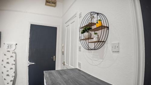 Edgbaston Apartment | Compact Modern Studio, Great Location with Parking