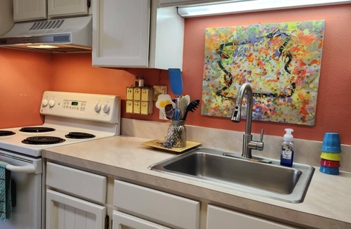 Otter Rock Condo | Condo.1 BR, 2 Bath ocean below! Come, cozy into our "NEST" "The Eagles Nest"