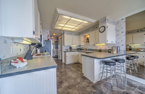 Lincoln Beach Condo | Condo #29 has AMAZING unsurpassed views of the Pacific Ocean!