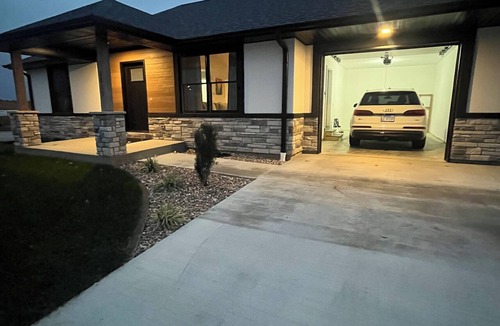 Quincy Condo | Cool 2-bedroom three bed contemporary condo in a quiet area of Quincy.