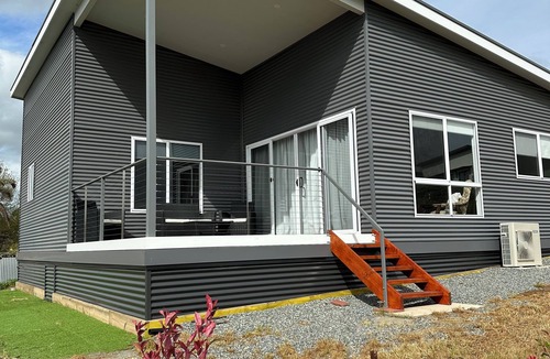 Clare House | Cosy and comfortable executive Unit with gorgeous views and close to town centre
