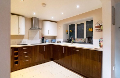 Pentewan Apartment | Cosy apartment for 6 guests with WIFI, TV, terrace and parking