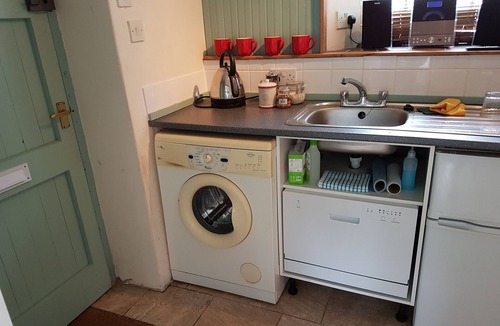 Yealand Conyers Cottage | Cottage - Sleeps 4 - Pets Ok - Garden - Parking