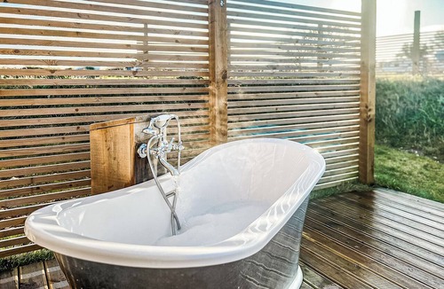 Attleborough Ski Chalet | Country Lodge Deluxe