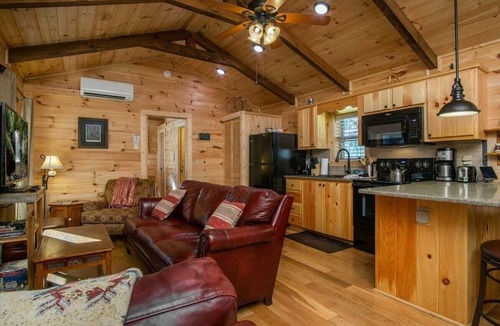 Pisgah Forest Cabin | Creekside Log Cabin in Pisgah Forest