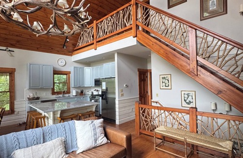 Cashiers House | Custom Built Mountain Home on 4 Acres - 5 Miles from Old Edwards Inn