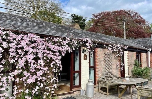 Whitchurch Canonicorum House | Dairy Barn, Berehayes Farm with seasonal pool and jacuzzi