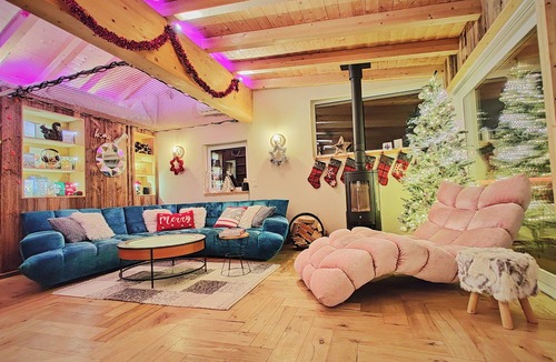 Medraz Apartment | Das Mountain Getaway - 'Upper Two Floors'