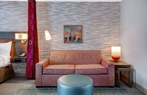 Garden Grove Hotel | Discover Comfort! 3 Family-friendly Units in Garden Grove! FREE Breakfast!