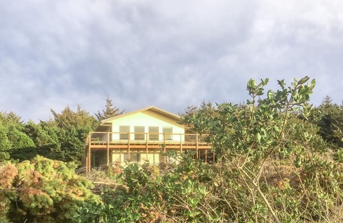 Bandon House | Dog-Friendly Oceanfront Home with Free WiFi, Washer/Dryer - Near Golf & Beaches