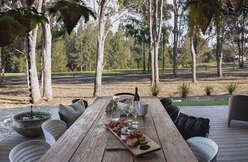 Pokolbin House | Dogwood - Stylish 4 bedroom home with wow! Resort facilities, golf, pool and day spa!