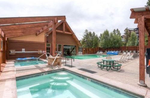 Four O'Clock Apartment | Double Eagle B12 Condo