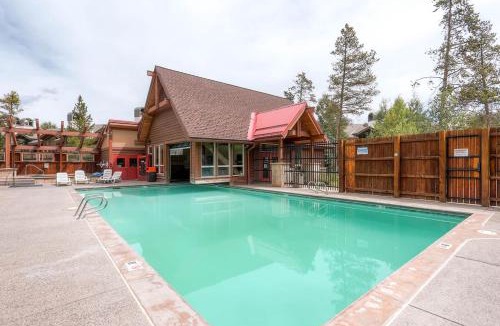 Four O'Clock Apartment | Double Eagle B12 Condo