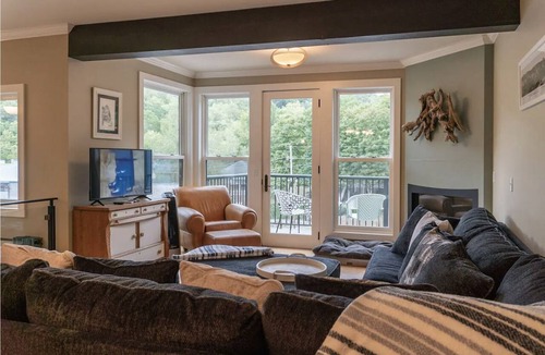 Eureka Springs Historic District Apartment | Downtown luxury, full amenities with parking