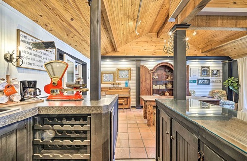 Eureka Springs Historic District Cottage | Eclectic 'Osage Cottage' in Historic District
