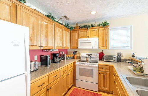 Foscoe Condo | Evergreens 521-Mtn Condo, Gated Resort, Indoor/Outdoor Pool & Hot Tub, No Stairs