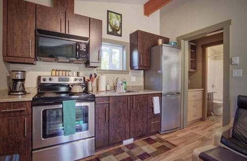 Port Renfrew Cabin | Explorers Retreat Private Sauna - Pet Friendly