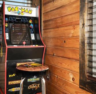 Eureka Springs House | Family-Friendly Cabin with Hot Tub in the Ozark Mountains and nearby Beaver Lake, Eureka Springs