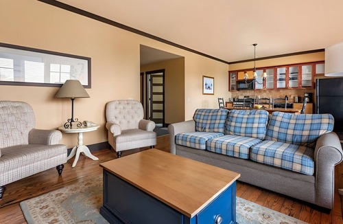 The Blue Mountains Hotel | Fireside Mountain Retreat w/Hot Tubs & Balcony l Near Blue Mountain Village
