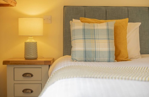 Nethy Bridge Cabin | Forest Trail Lodge - a house that sleeps 9 guests in 3 bedrooms