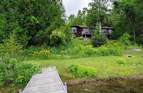 Burnt River Cottage | Four Mile Memories - Three Bedroom Cottage, Sleeps 6