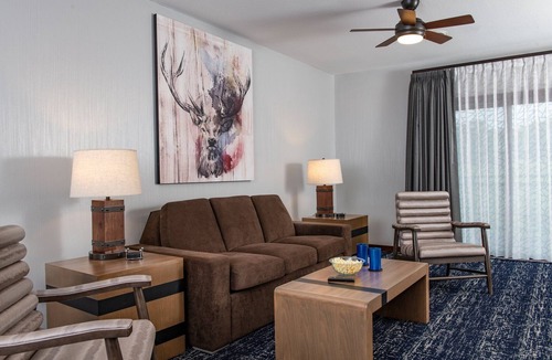 Lake Delton Resort | Glacier Canyon Resort With Free access to WaterParks and other Amenities