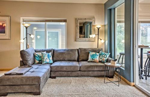 Gold Beach House | Gold Beach Townhome with Ocean Views & Sunroom!