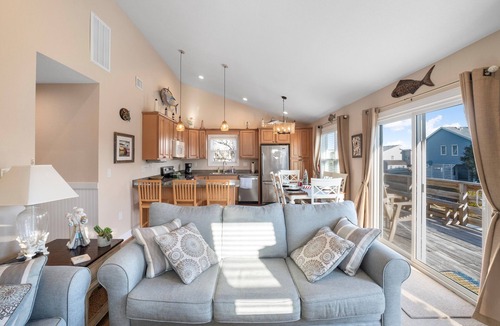 Sea Scape House | Gorgeous 3-bedroom house, 2 minute walk to the beach in charming Kitty Hawk