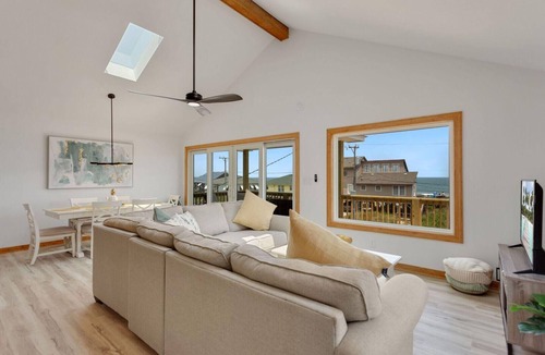 Sea Scape House | Gorgeous, Ocean View, 3 bedroom, 2 bathroom home in the heart of Kitty Hawk!