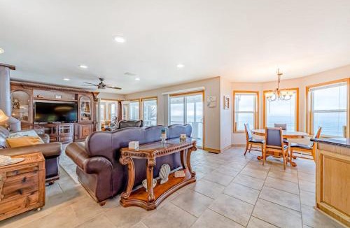 Harbor House | Gorgeous oceanfront estate with amazing views & hot tub - steps to quiet beach