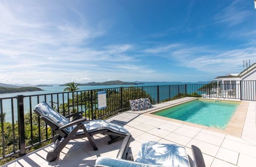 Shute Harbour House | Gorgeous three-bedroom, two-bathroom home boasting uninterrupted sea views.