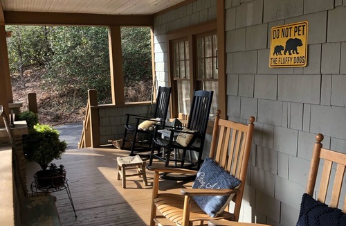Montreat House | Great house and a porch full of rocking chairs in Montreat close to Lake Susan