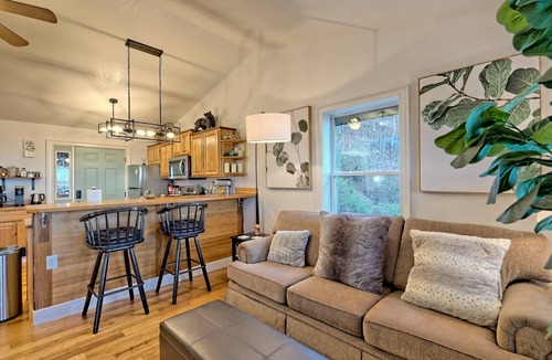 Screamer Mountain House | Great Views! Great Rates! King Bed, Firepit, Gas Grill, Dogs Free! Book Today!