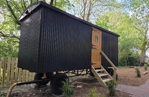 Plumpton Green Cabin | Half Moon Shepherds Huts