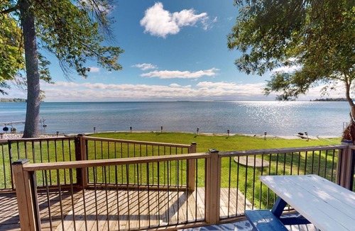 Waupoos Cottage | HART’S HAVEN Lakefront Cottage in Waupoos. Close to The Sandbanks and wineries.
