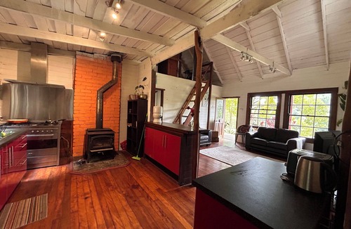 Blue Knob House | Hidden among lush rainforest and towering palms, a charming family retreat