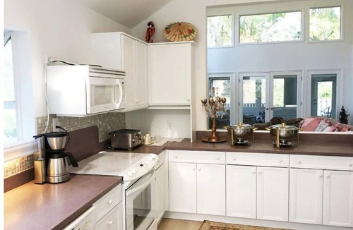 Shipyard Plantation House | "Hidden Jade", heat/cool large private pool, sleeps 14, near Beach! Dog-friendly
