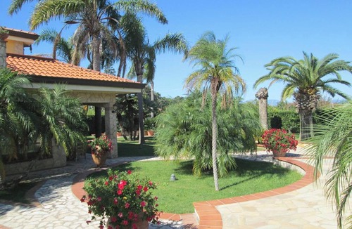 Eboli Apartment | Homerez - Charming apartment with pool in Lago