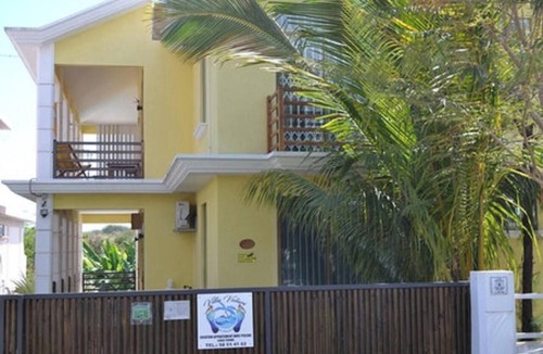 Pereybere Apartment | Homerez - Modern Apartment with Pool in Pereybere
