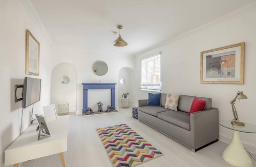 Fifield House | Host & Stay | Meadow Way