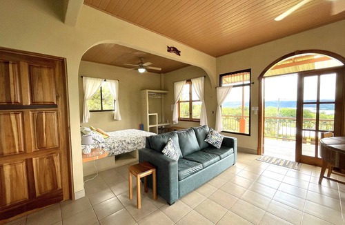 El Millon House | Hummingbird Suite - Spectacular Views of Arenal Volcano and Lake