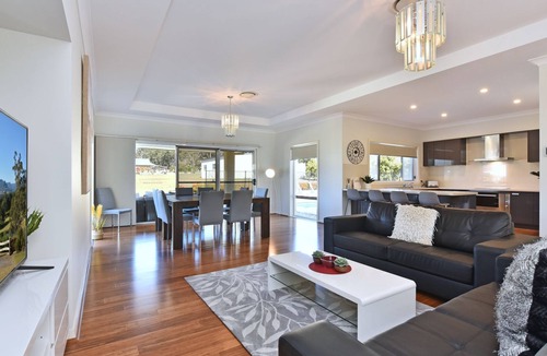 Nulkaba House | Hunter Winery Hideaway with Pool & Games Room