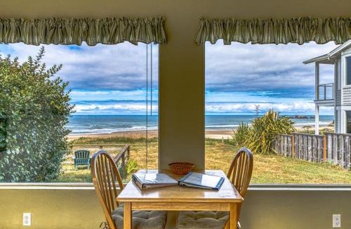 Bandon Apartment | Inviting dog-friendly studio with unobstructed ocean views
