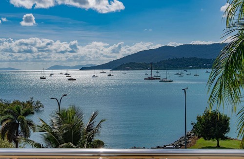 Airlie Beach Apartment | 'Island Time' Whitsunday Beachfront Apartment