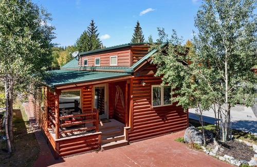 Breckenridge Ski Chalet | Just listed "Codi Cabin" 2 bed 2 bath on the Swan River 5 min to Breckenridge