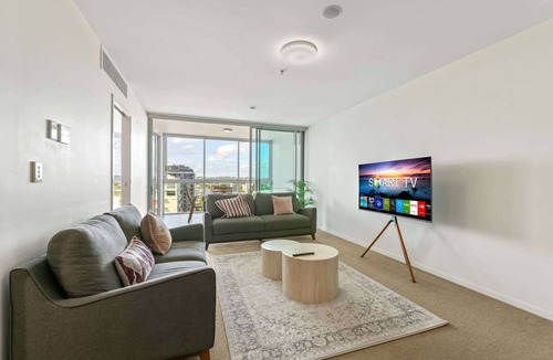 Kangaroo Point Apartment | Kangaroo Point 2-Bed Flat with Gym & Pool